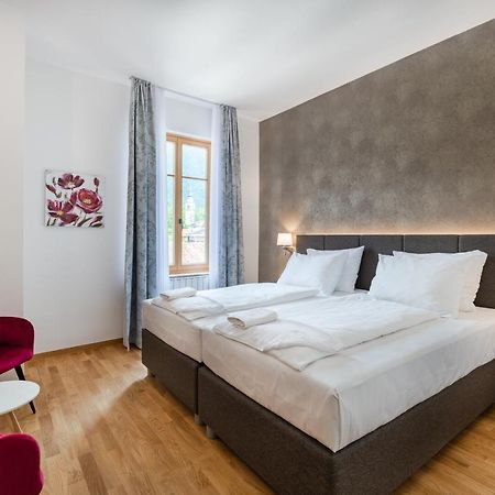 Hotel Dvorec Tolmin Buitenkant foto