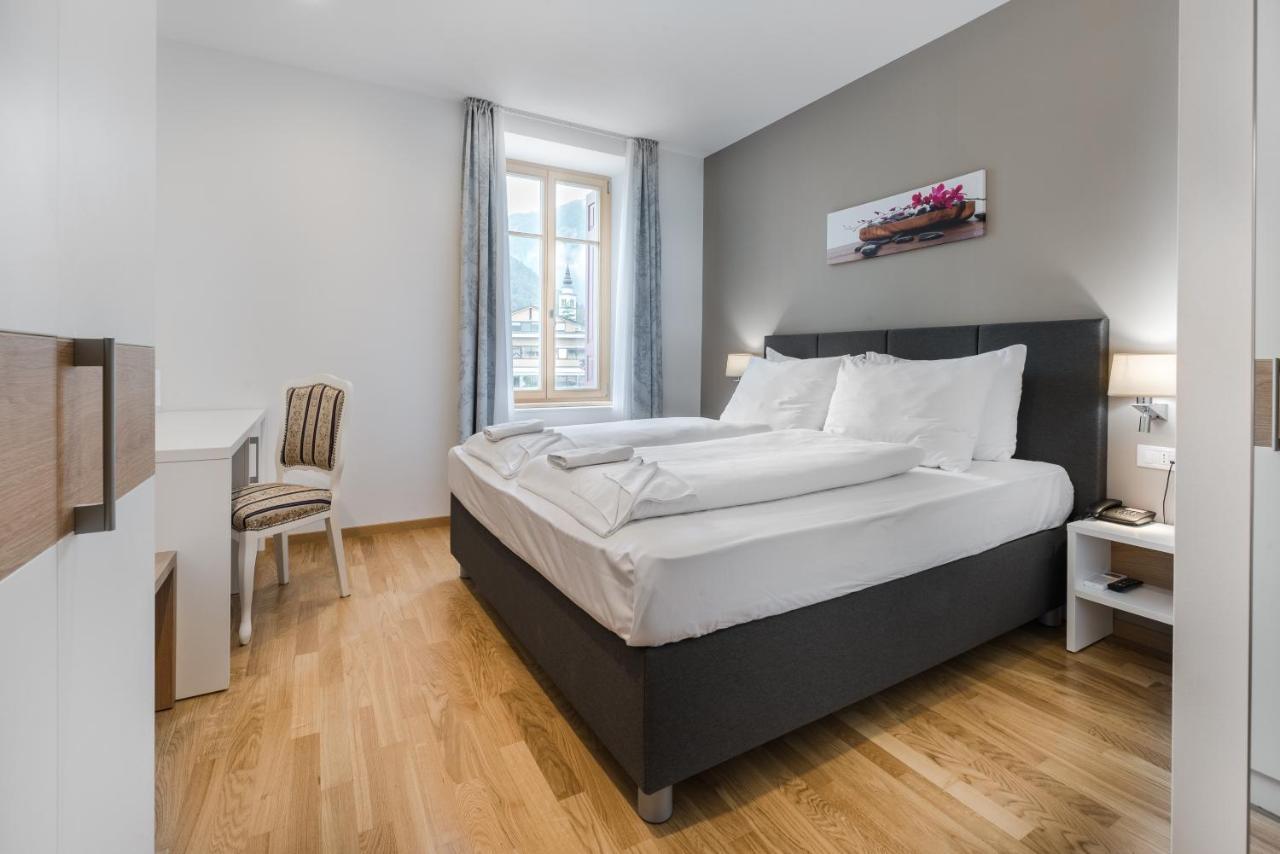 Hotel Dvorec Tolmin Buitenkant foto