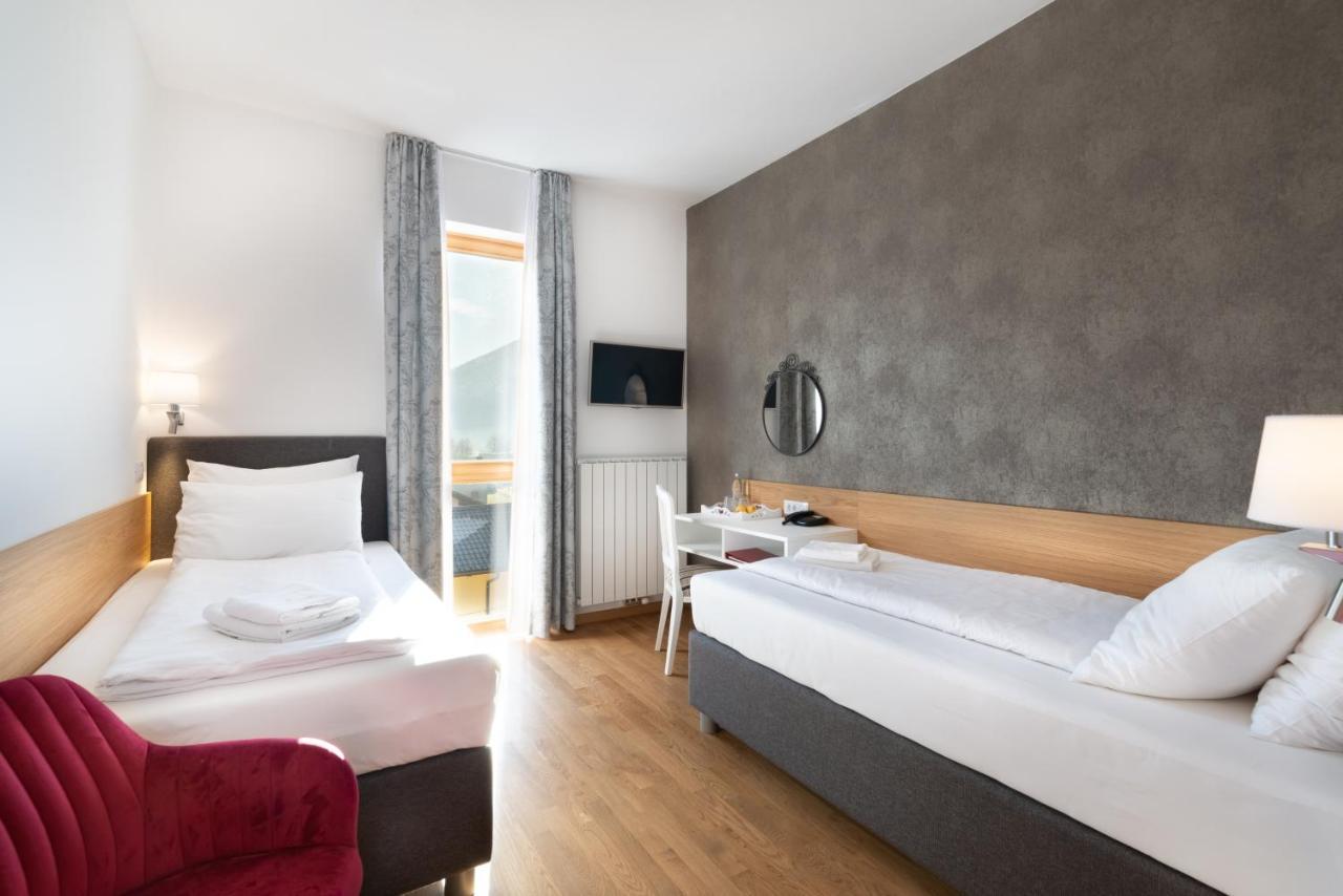 Hotel Dvorec Tolmin Buitenkant foto