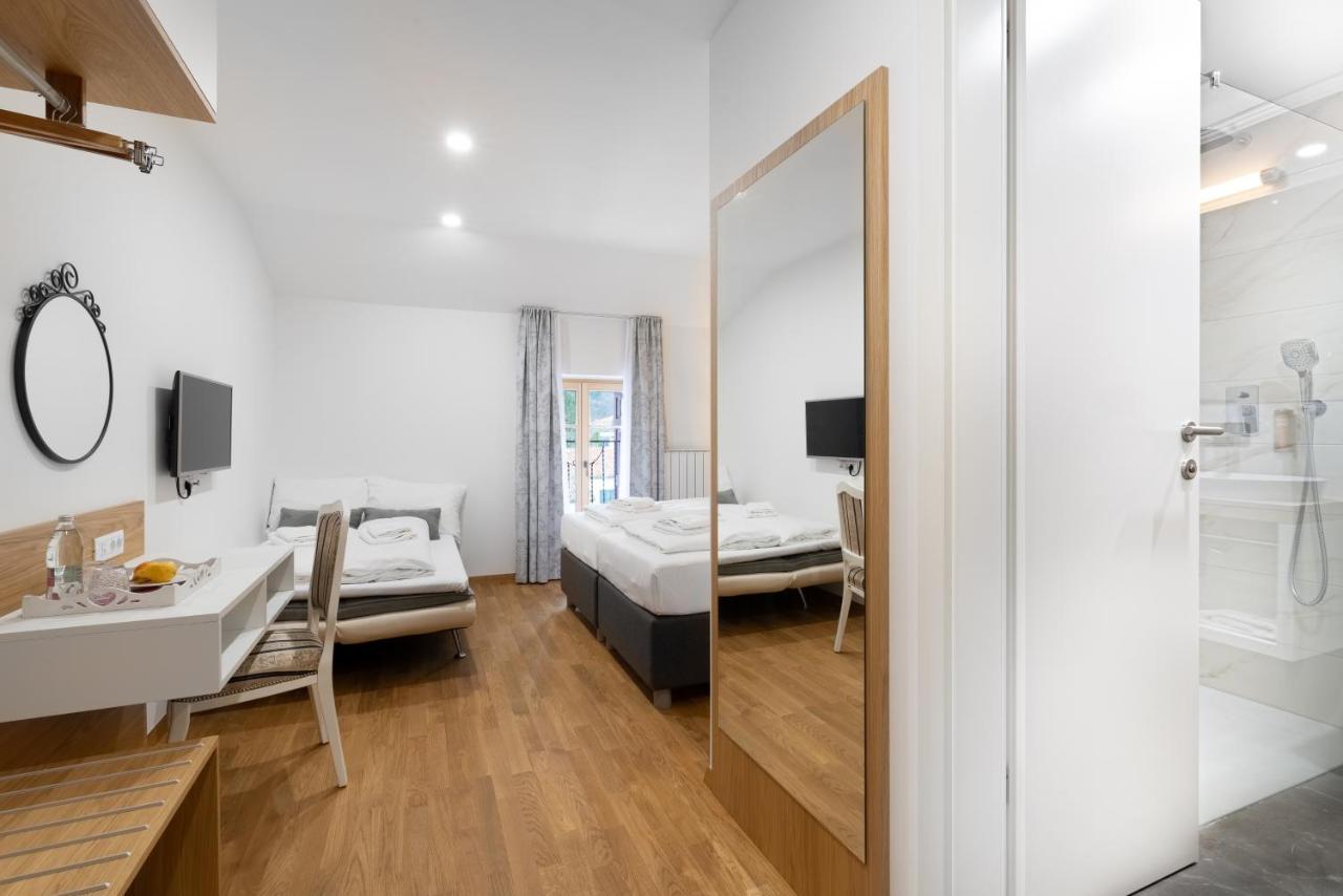 Hotel Dvorec Tolmin Buitenkant foto