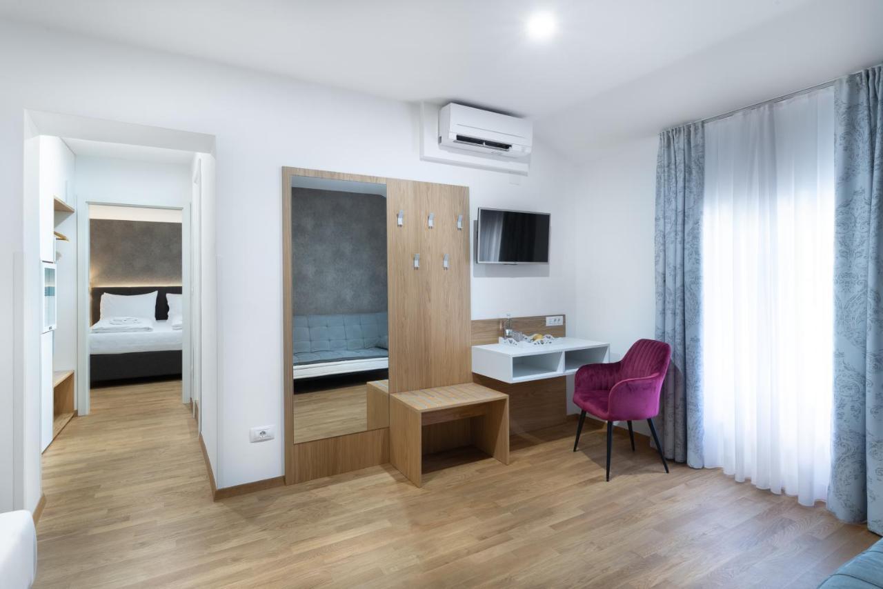 Hotel Dvorec Tolmin Buitenkant foto