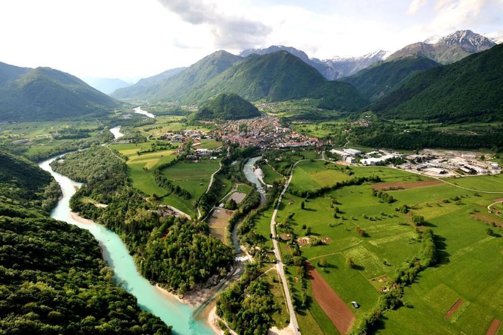 Hotel Dvorec Tolmin Buitenkant foto