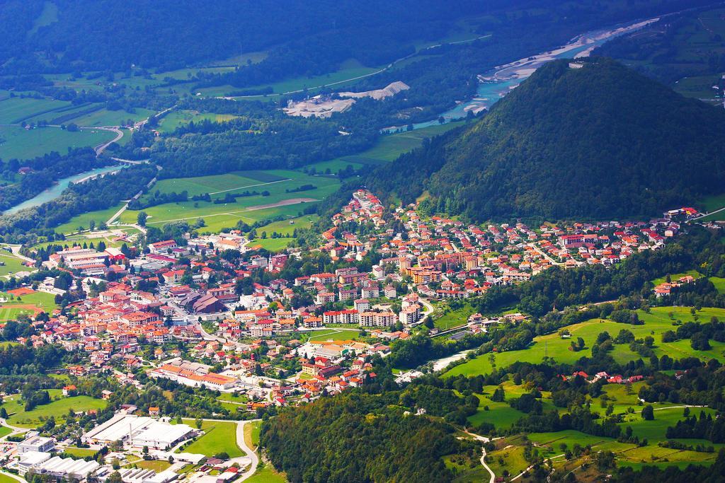 Hotel Dvorec Tolmin Buitenkant foto