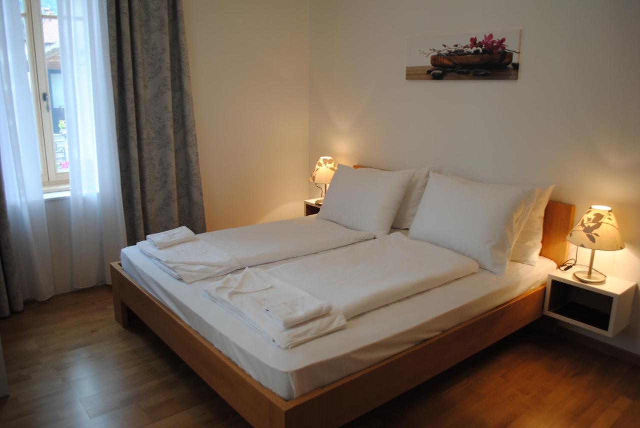 Hotel Dvorec Tolmin Buitenkant foto
